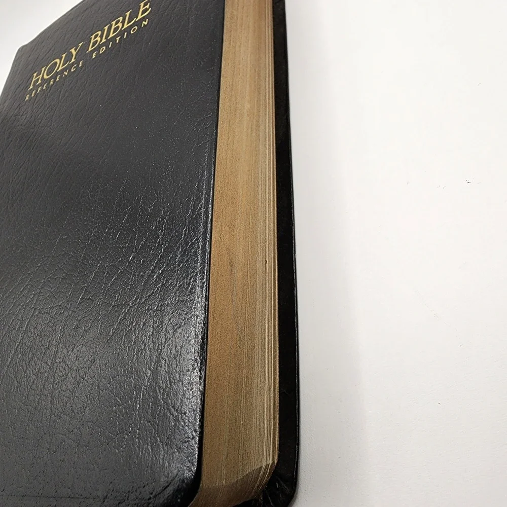 Regency Reference Holy Bible King James Version Reference Gold Filligree Red